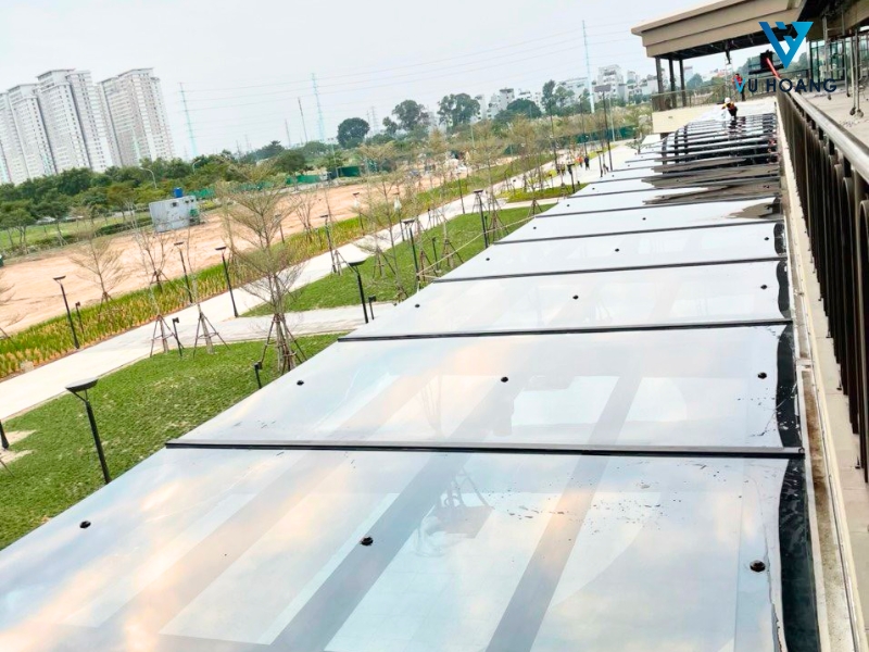 Dự án nhựa lấy sáng đặc 2,5mm ly tại Vũ Hoàng