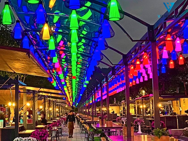 Trang trí với nhựa lấy sáng đặc 6mm ly